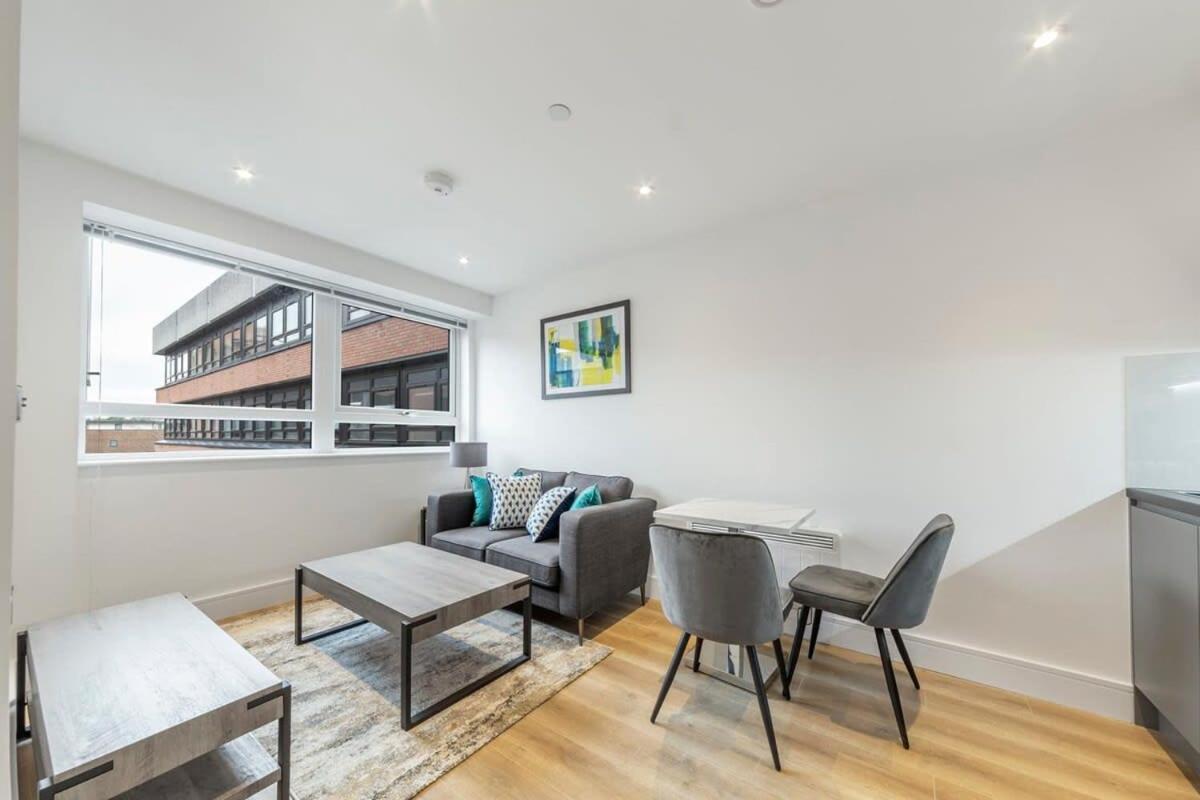 Modern Studio In Central East Grinstead Exterior photo