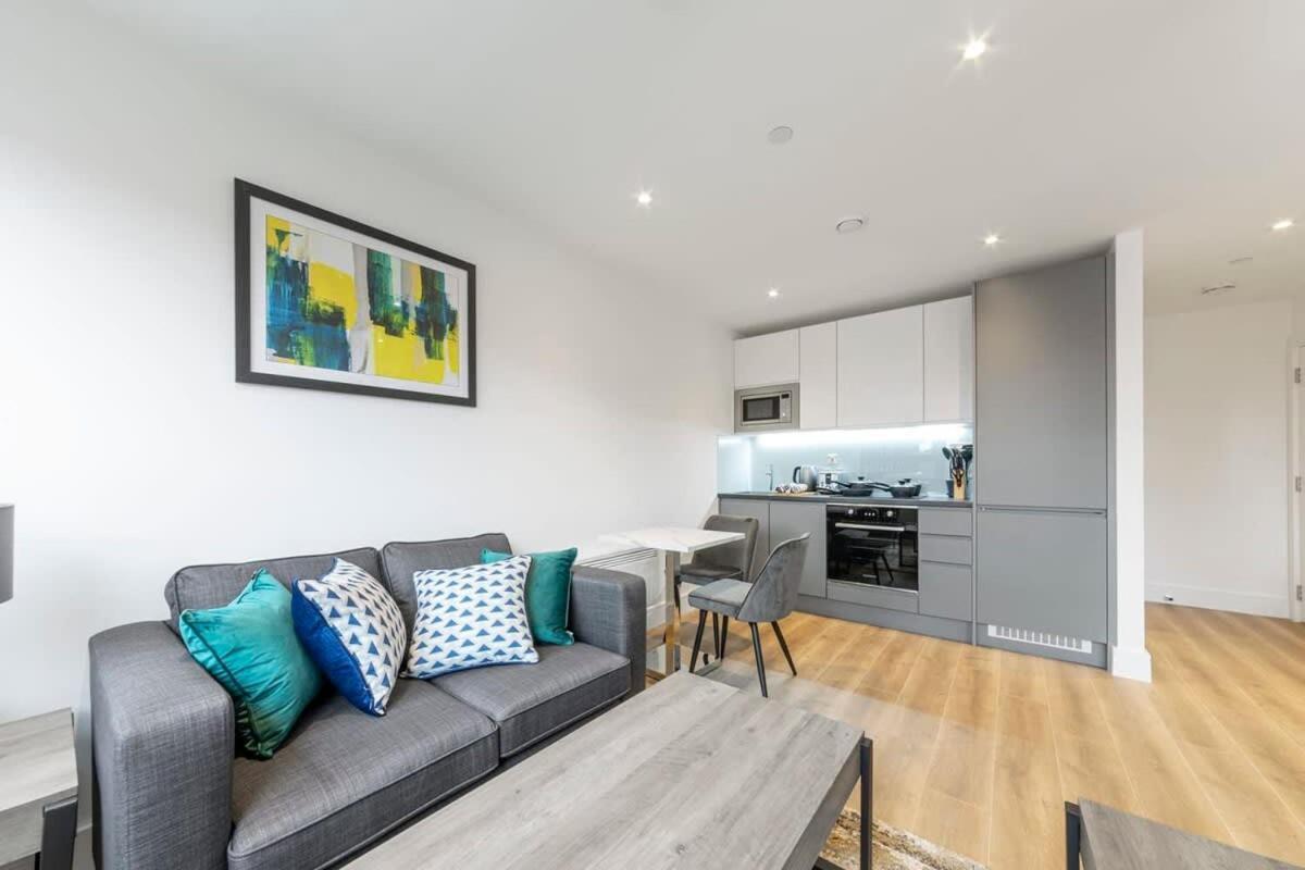 Modern Studio In Central East Grinstead Exterior photo
