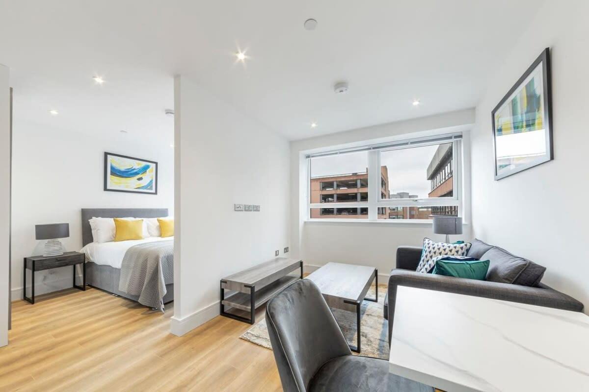Modern Studio In Central East Grinstead Exterior photo
