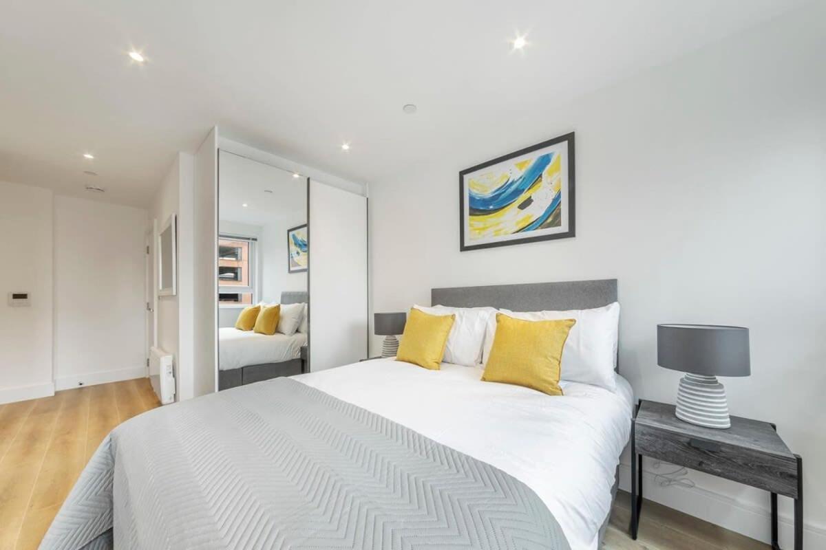Modern Studio In Central East Grinstead Exterior photo