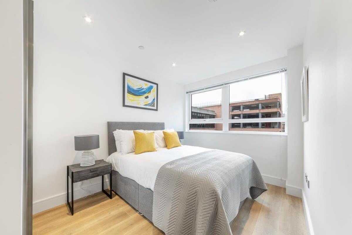 Modern Studio In Central East Grinstead Exterior photo