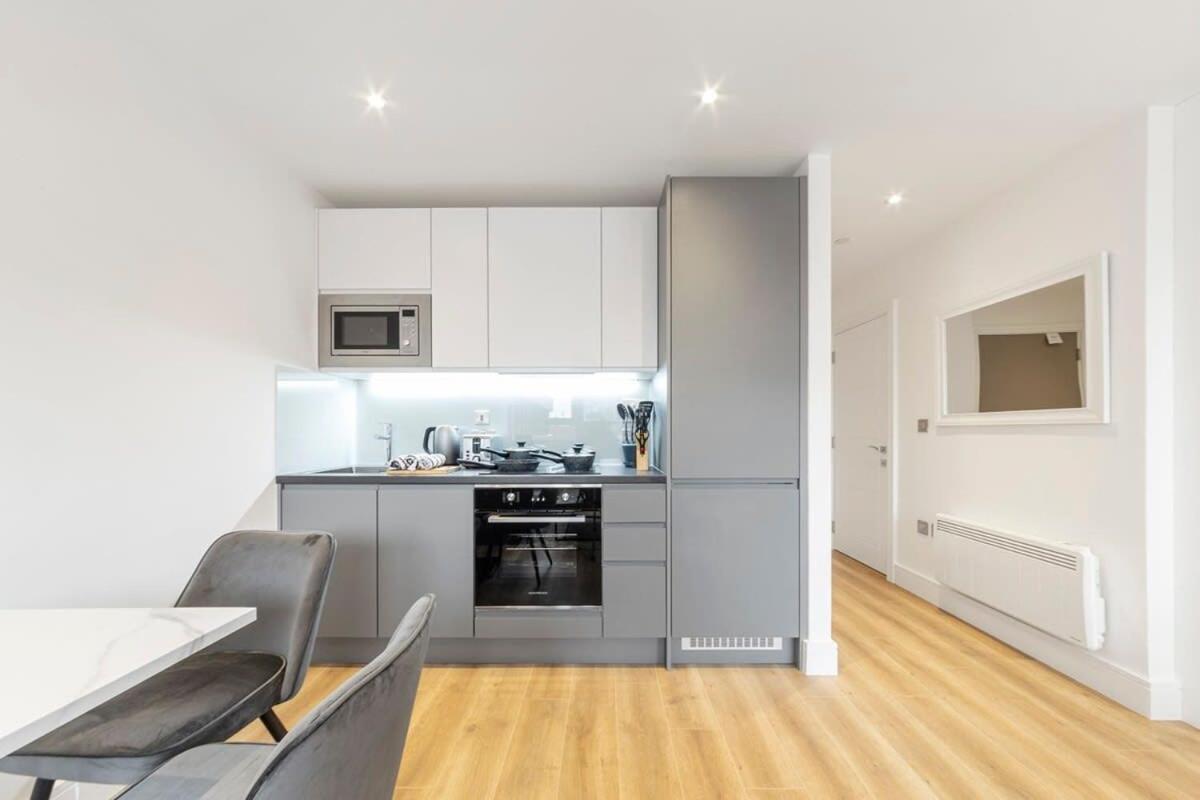 Modern Studio In Central East Grinstead Exterior photo