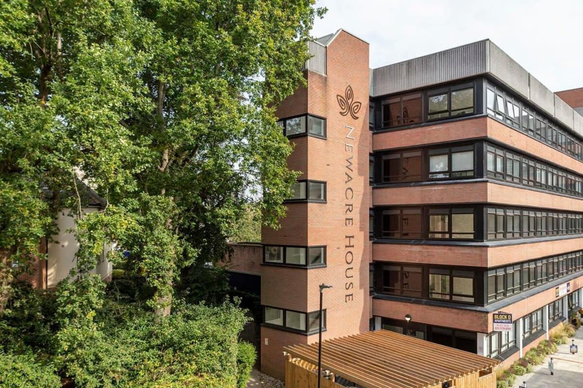 Modern Studio In Central East Grinstead Exterior photo