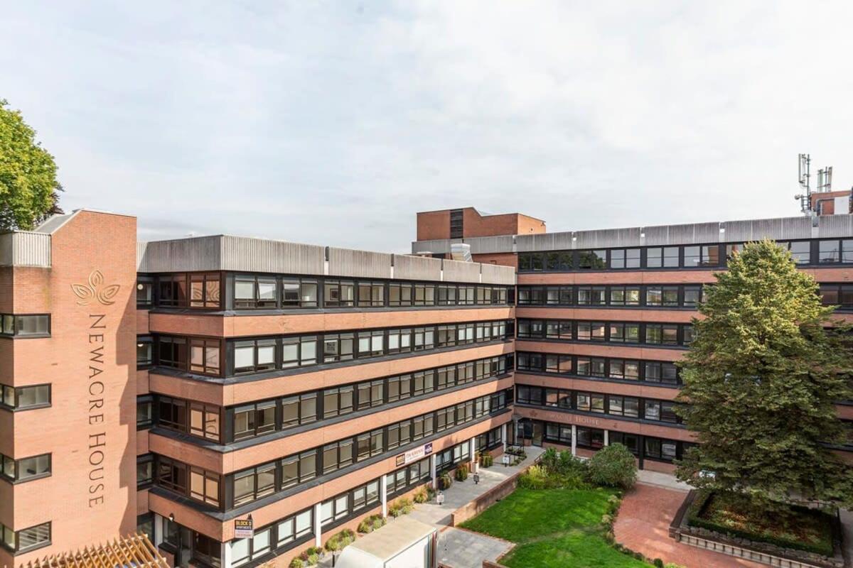 Modern Studio In Central East Grinstead Exterior photo