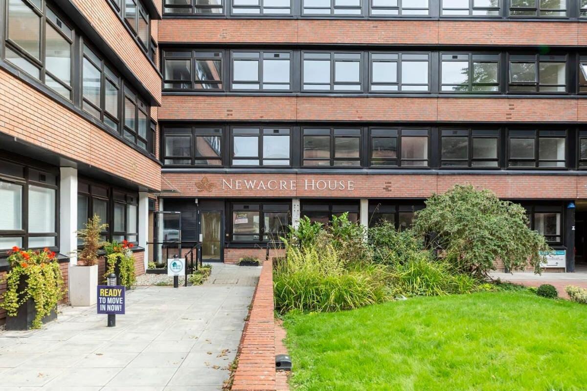 Modern Studio In Central East Grinstead Exterior photo