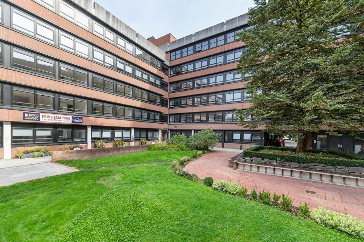 Modern Studio In Central East Grinstead Exterior photo